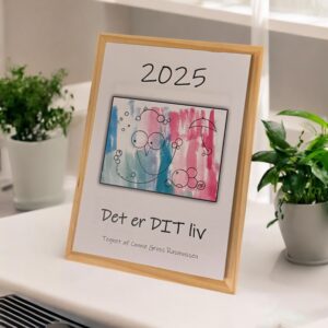 Kalender 2025 i lyst træ ramme