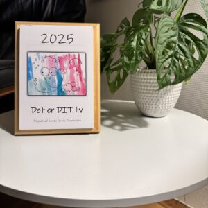 Kalender 2025 i lyst træ ramme