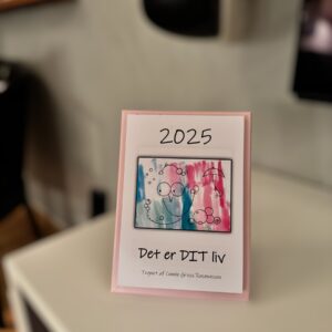 Kalender 2025 i lyserød ramme