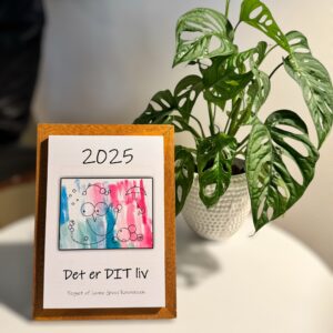 Kalender 2025 i træ ramme
